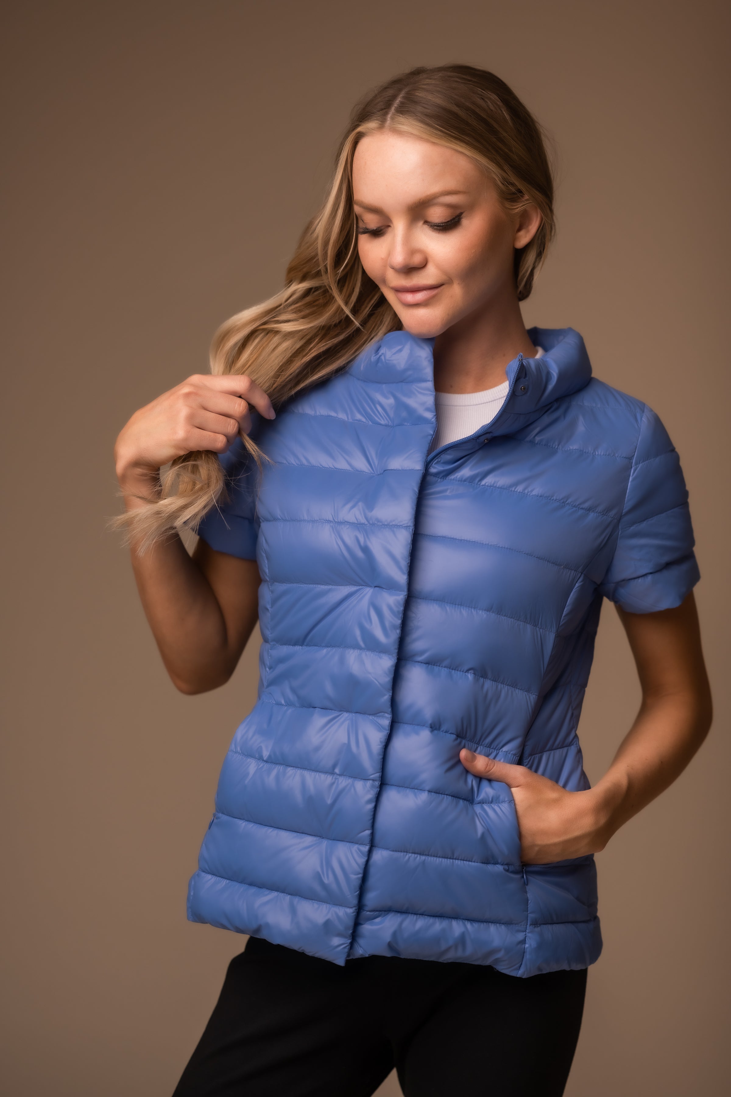 Cap sleeve outlet down vest